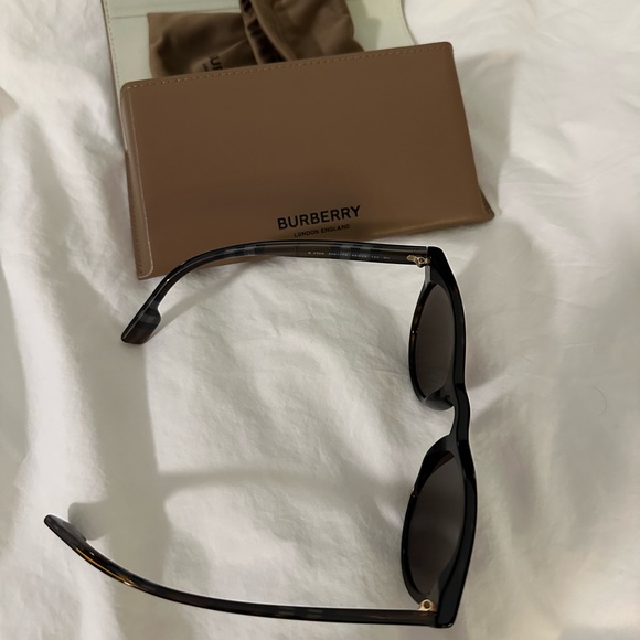 New Burberry Round Brown Sunglasses - Picture 9 of 9